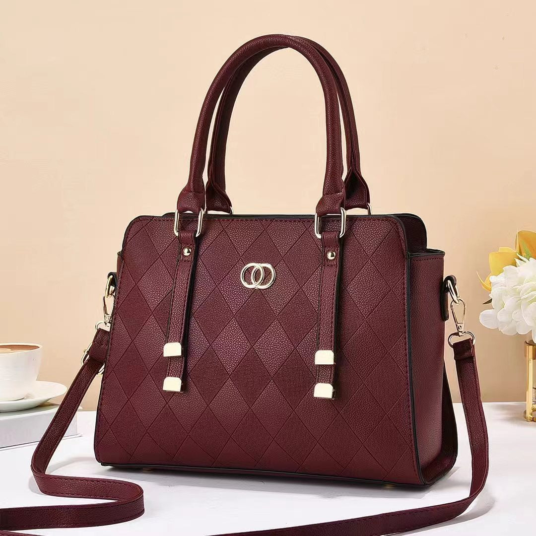 Cartera mediana con detalles en dorado