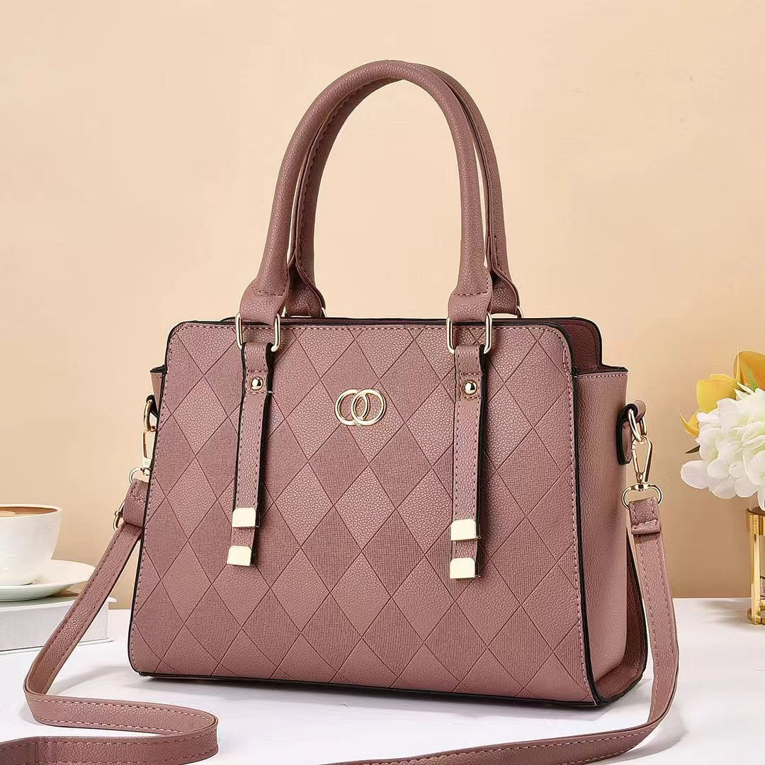 Cartera mediana con detalles en dorado