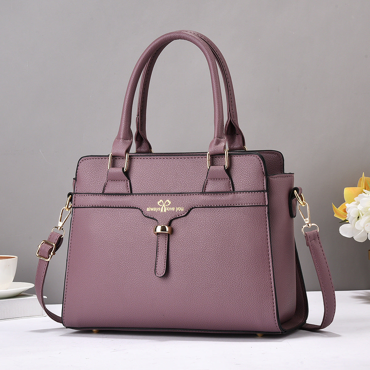 Cartera mediana con estilo de oficina