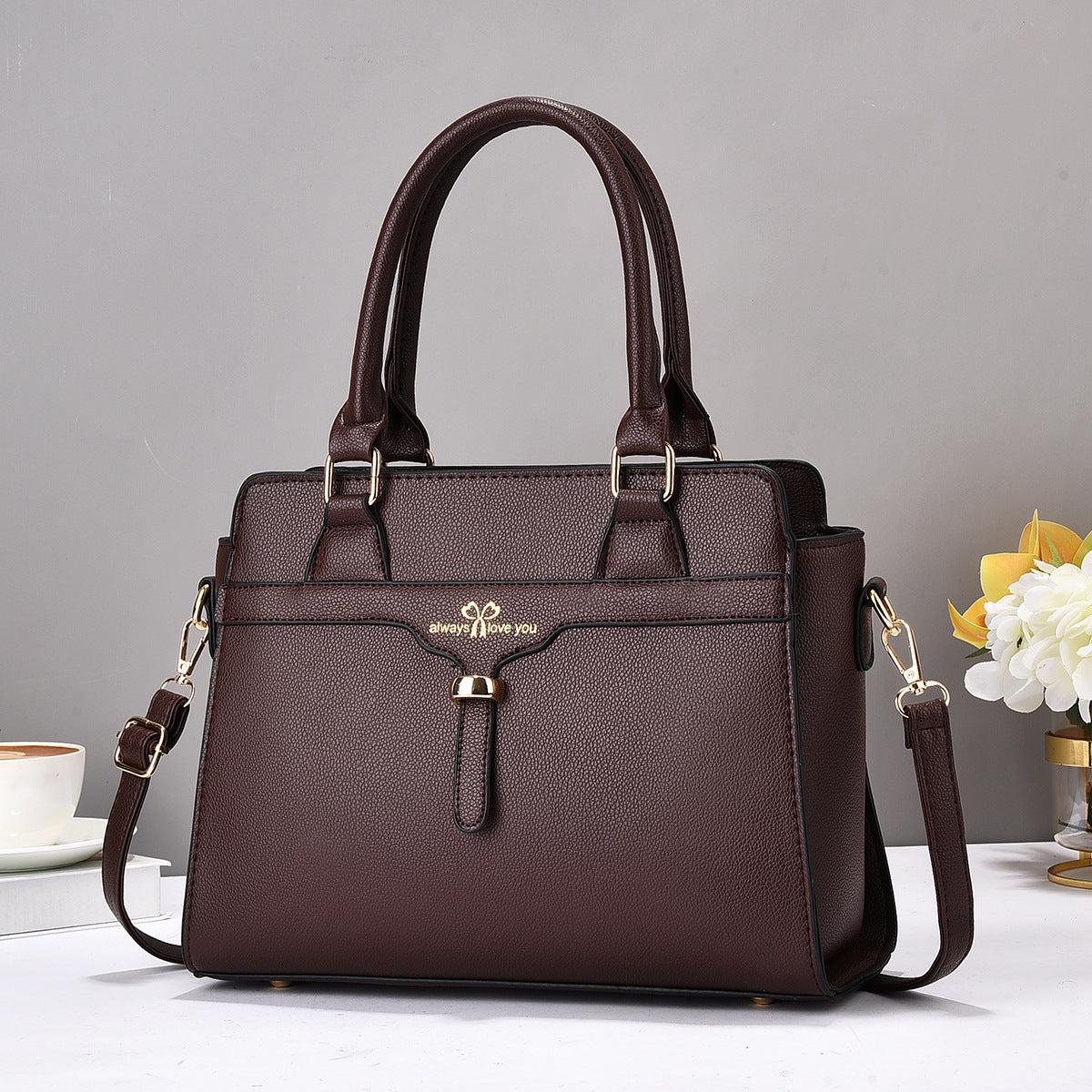 Cartera mediana con estilo de oficina