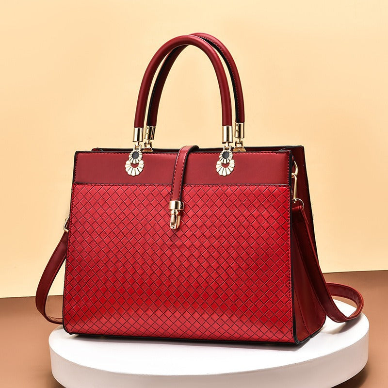 Cartera Clásica Mediana: Glamour en Cada Detalle