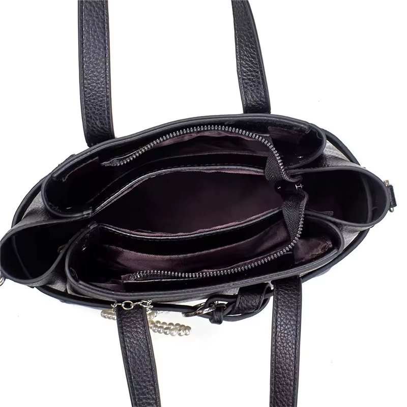 Cartera estampada con dos accesorios incluidos