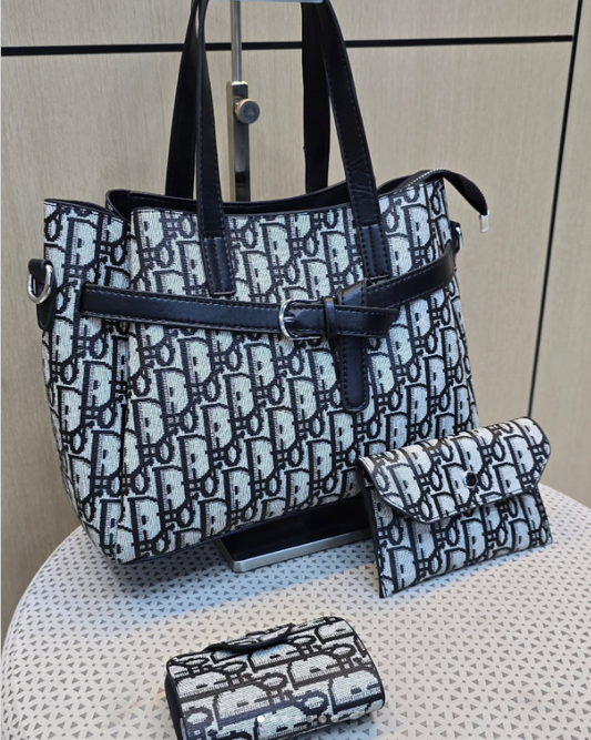Cartera estampada con dos accesorios incluidos