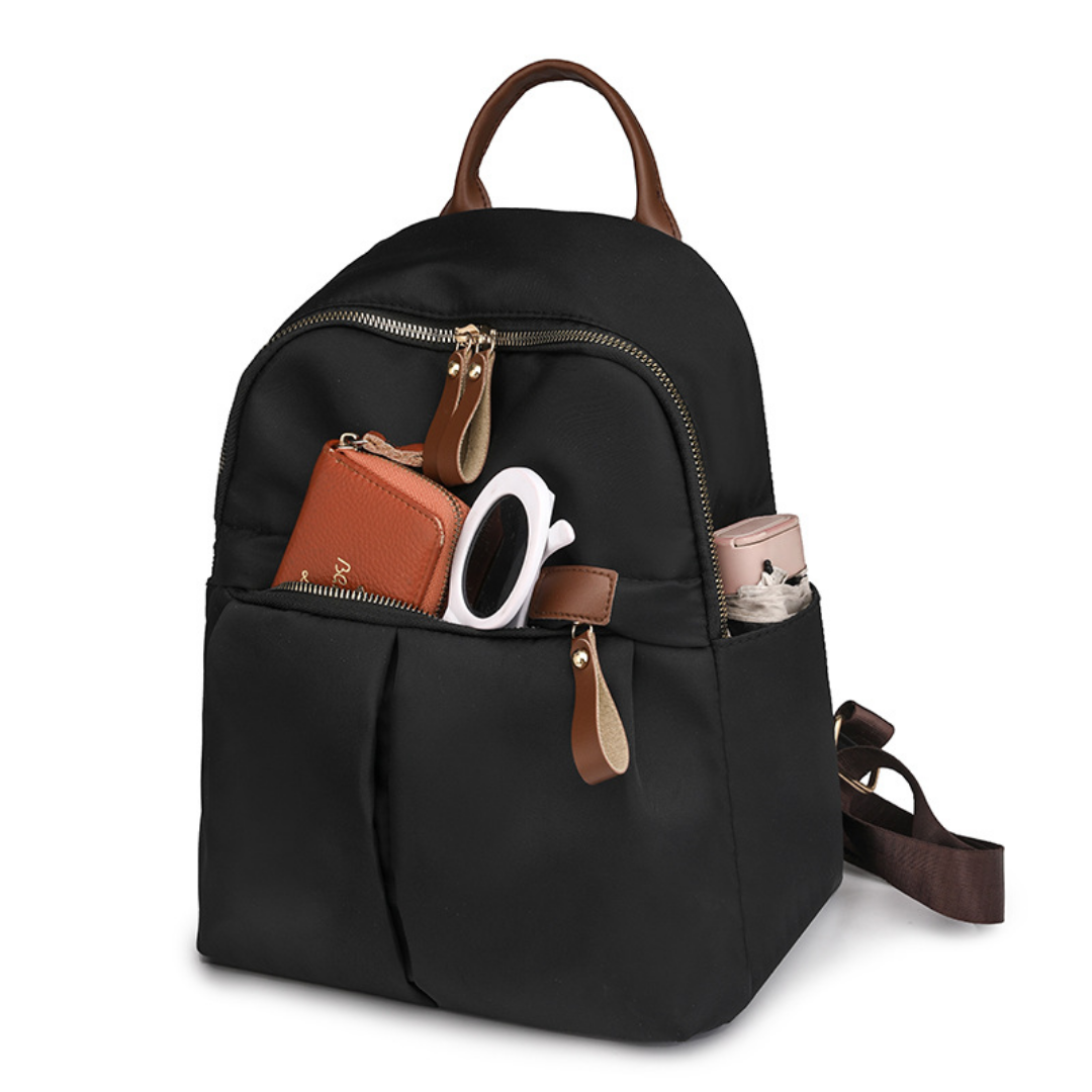 Mochila en tela con bolsillo frontal y bolsillos laterales