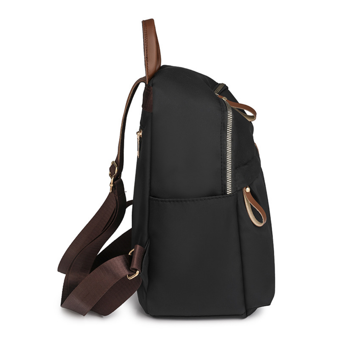 Mochila en tela con bolsillo frontal y bolsillos laterales