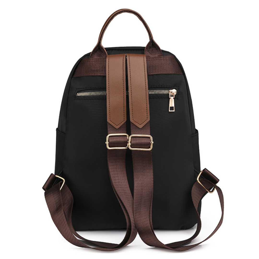 Mochila en tela con bolsillo frontal y bolsillos laterales