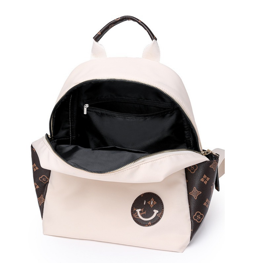 Mochila en tela con parche con carita sonriente, bolsillos laterales en marron