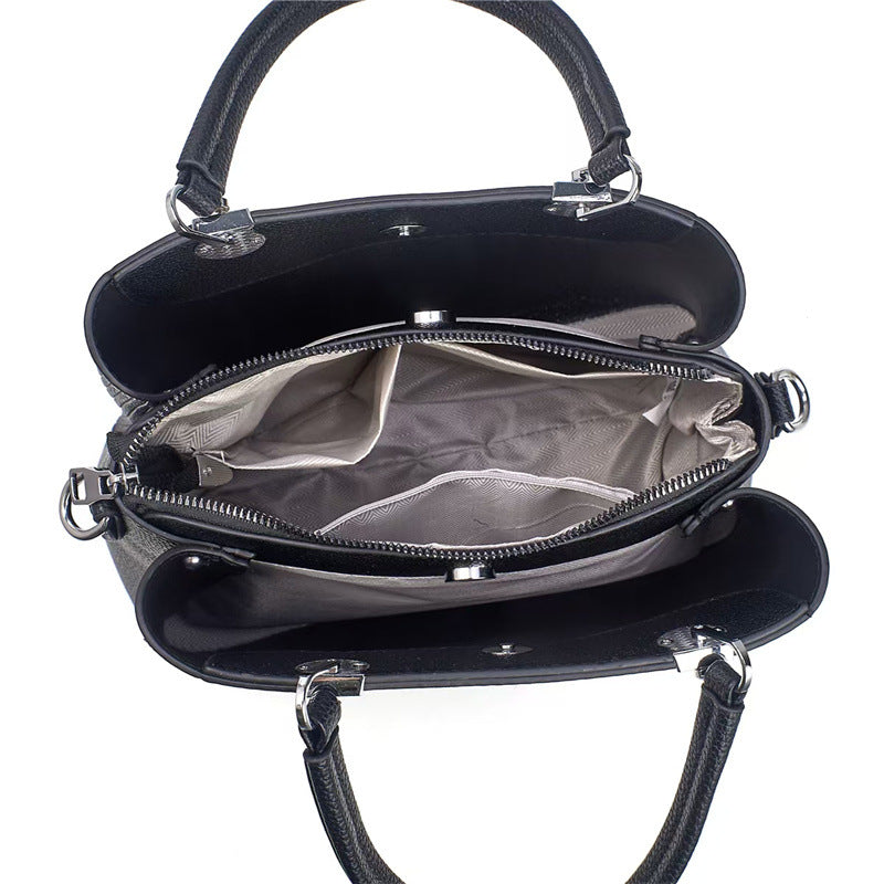 Cartera mediana con llavero de carita feliz