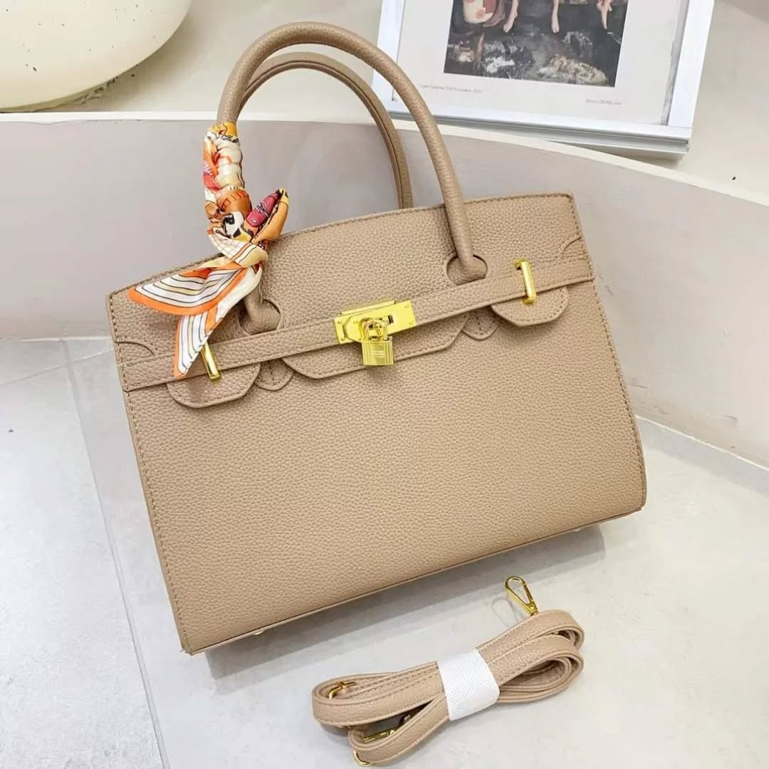 Cartera tipo Birkin con pañuelo y correa larga incluida