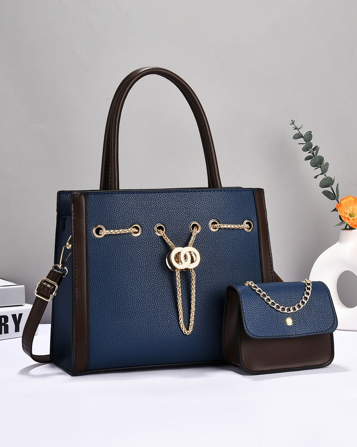 Set de cartera con cadena frontal decorativa y bolsito a juego