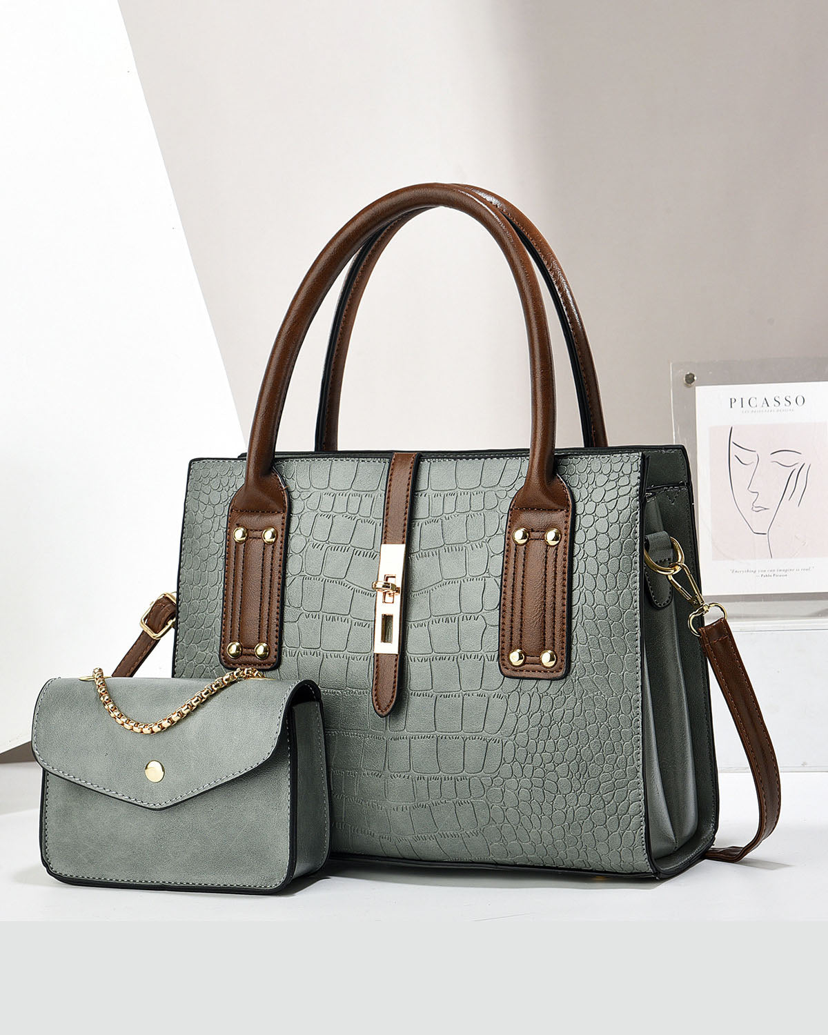 Cartera cuadrada con mini cartera