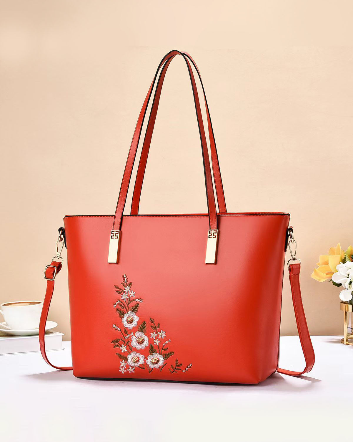 Cartera grande a la moda con diseño floral