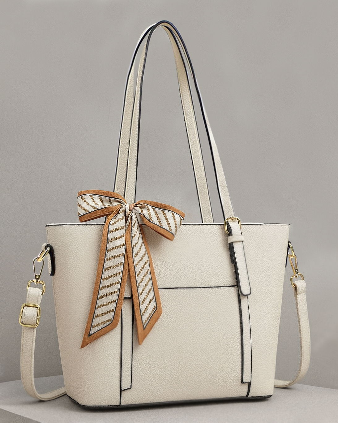 Cartera grande con bolsillo frontal y bufanda decorativa