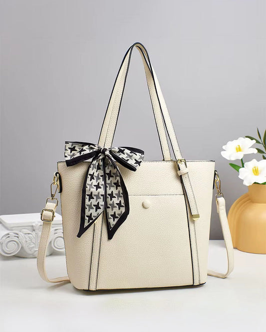 Cartera grande con bolsillo frontal y bufanda decorativa