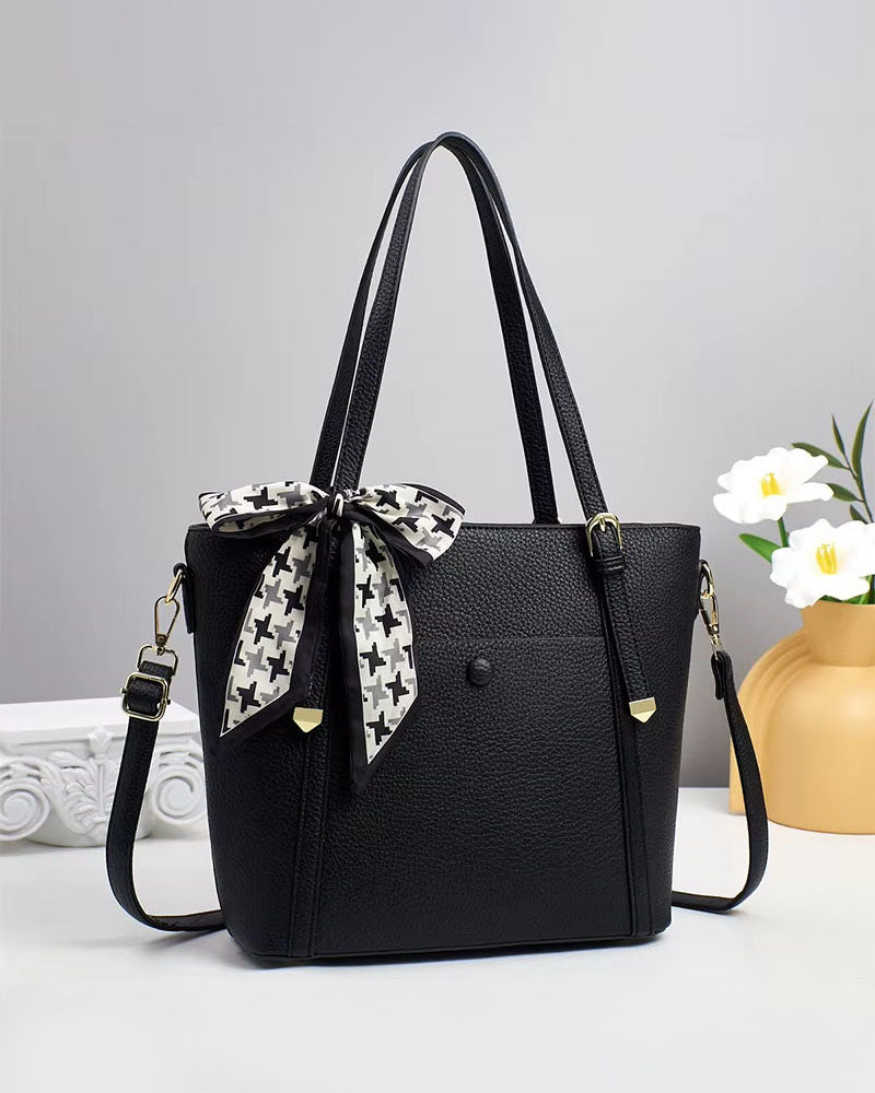 Cartera grande con bolsillo frontal y bufanda decorativa