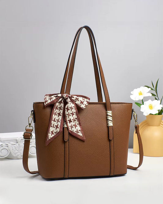 Cartera grande con bufanda y detalles dorado