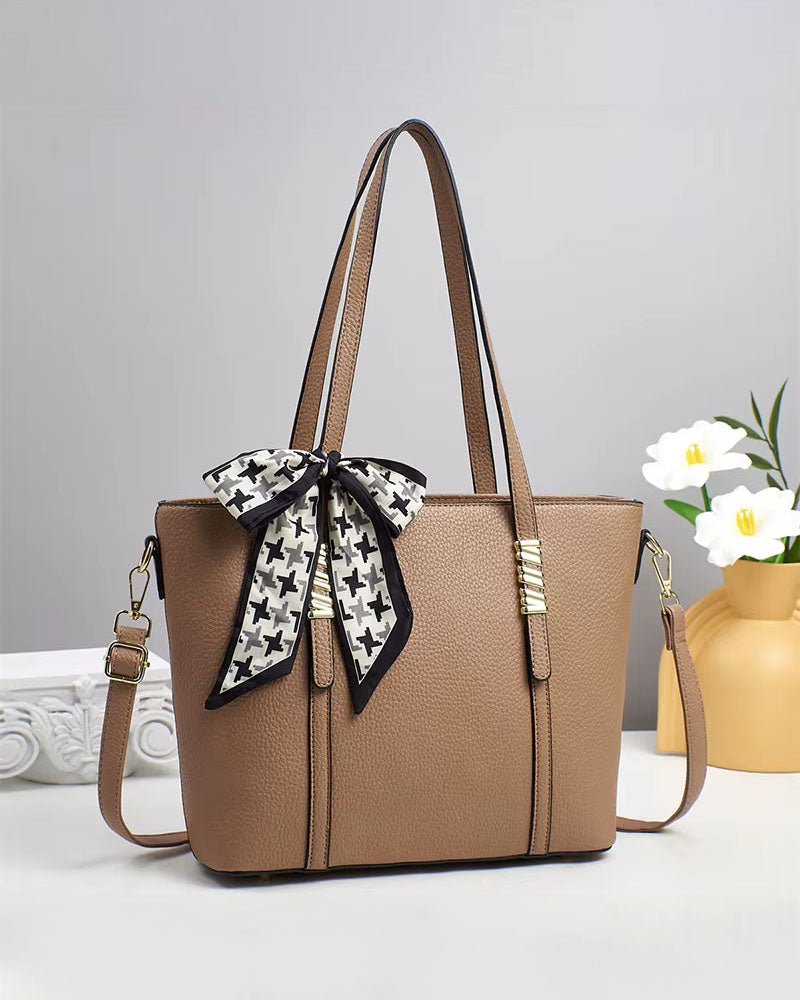 Cartera grande con bufanda y detalles dorado