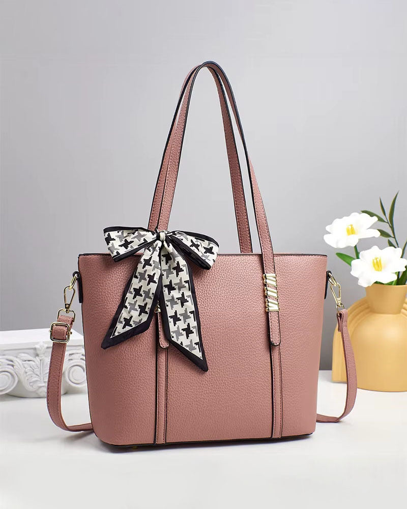 Cartera grande con bufanda y detalles dorado