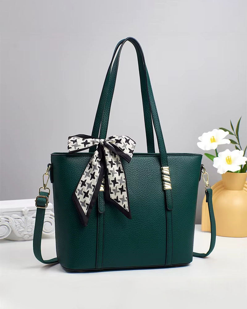 Cartera grande con bufanda y detalles dorado