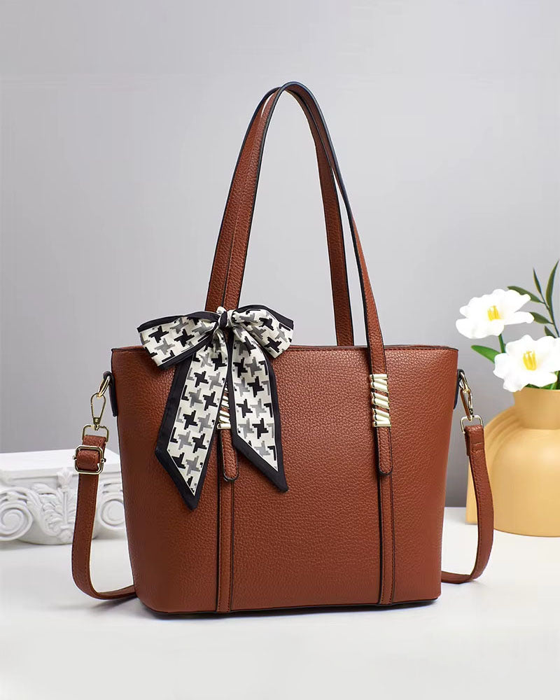 Cartera grande con bufanda y detalles dorado