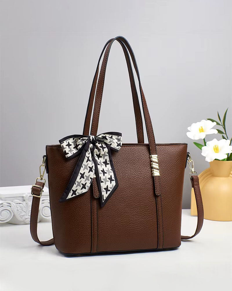 Cartera grande con bufanda y detalles dorado