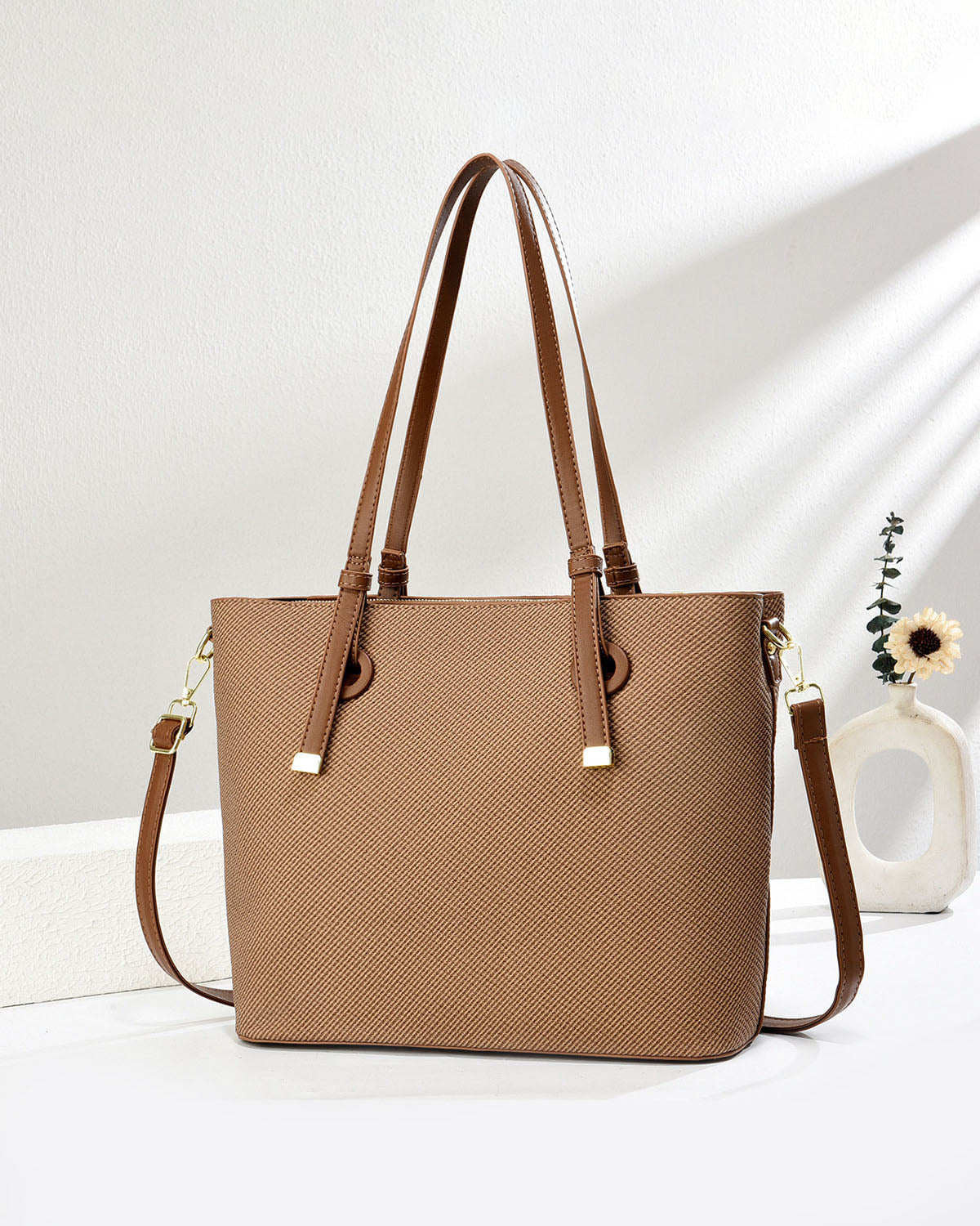 Cartera espaciosa para uso diario