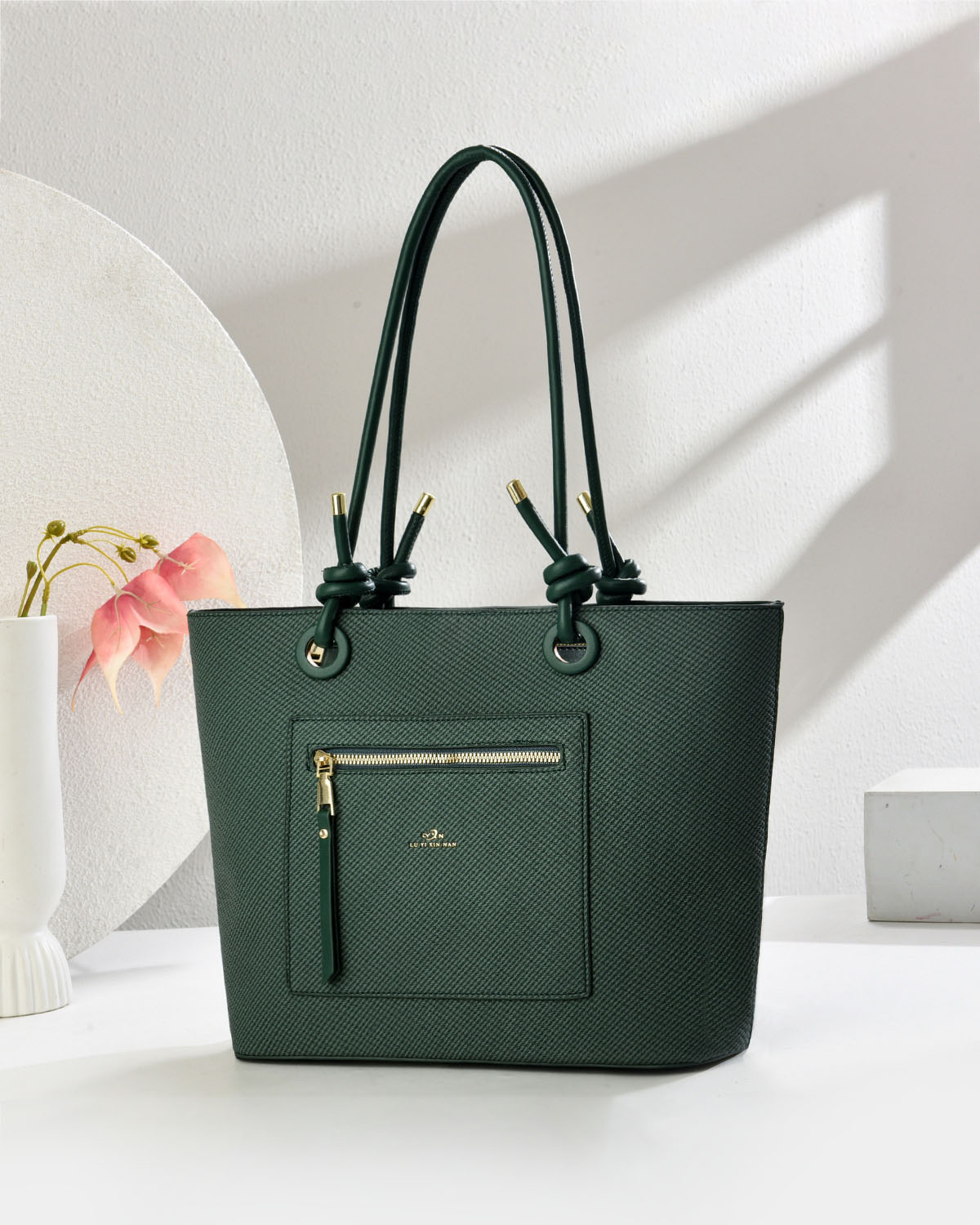 Cartera grande con interior dividido y bolsillo delantero