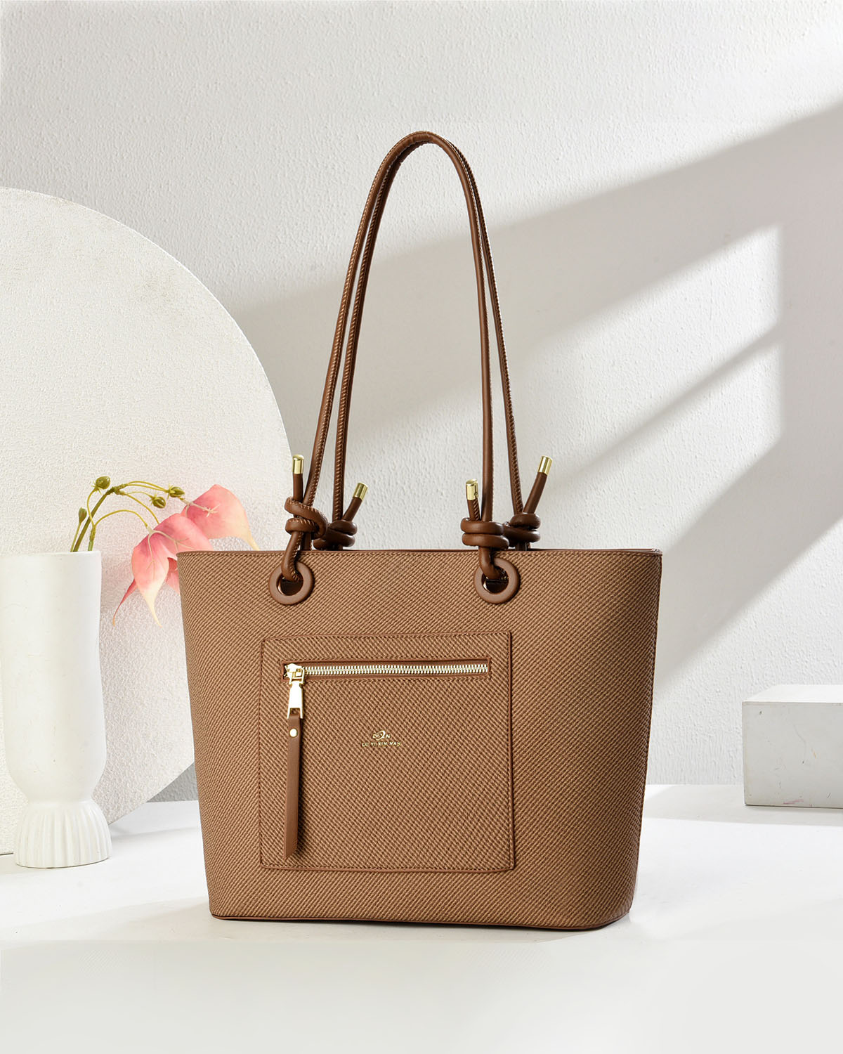 Cartera grande con interior dividido y bolsillo delantero