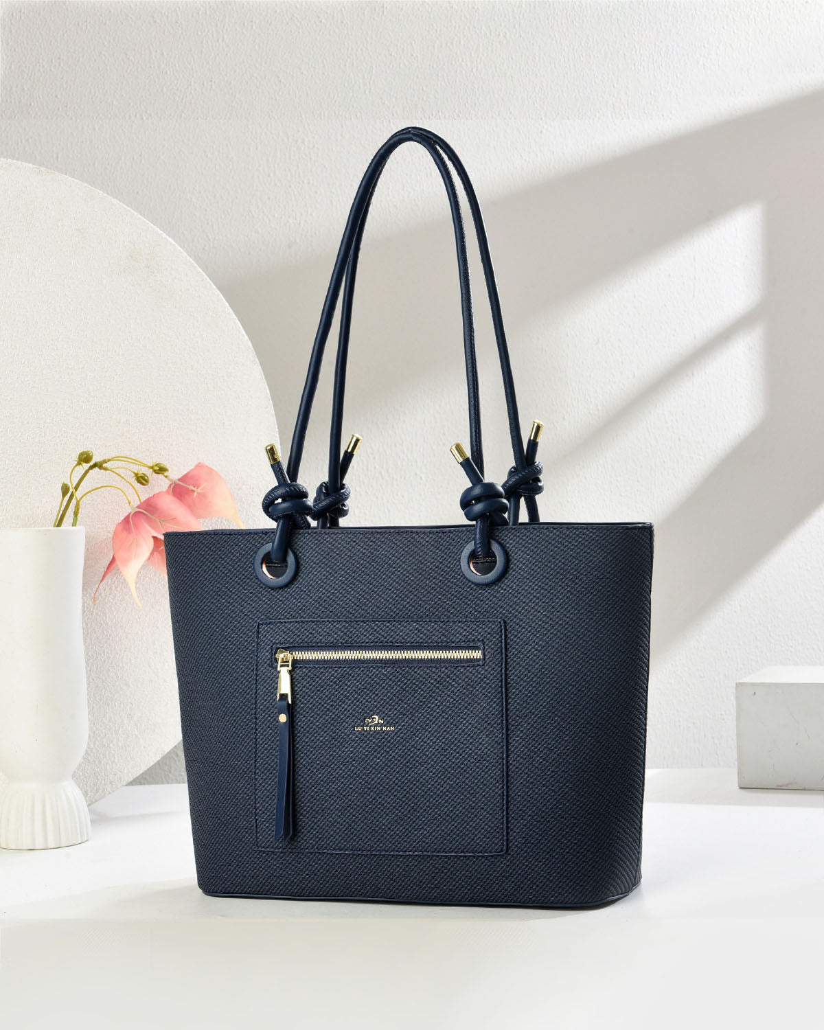 Cartera grande con interior dividido y bolsillo delantero