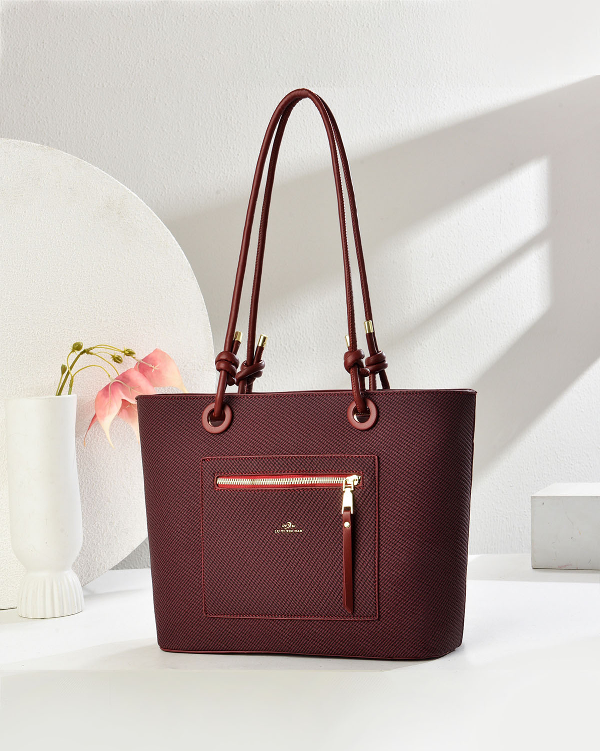 Cartera grande con interior dividido y bolsillo delantero