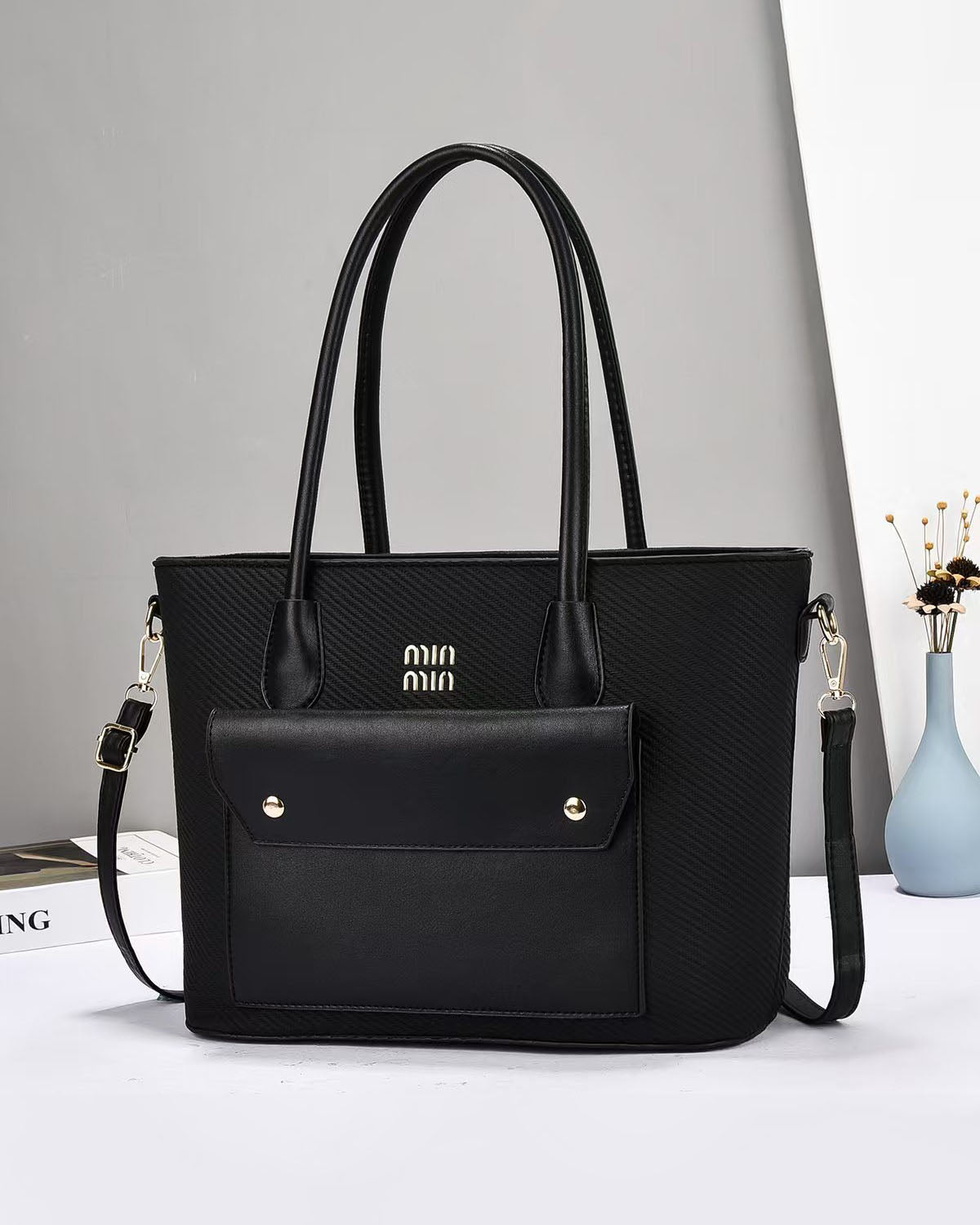 Cartera grande con bolsillo frontal