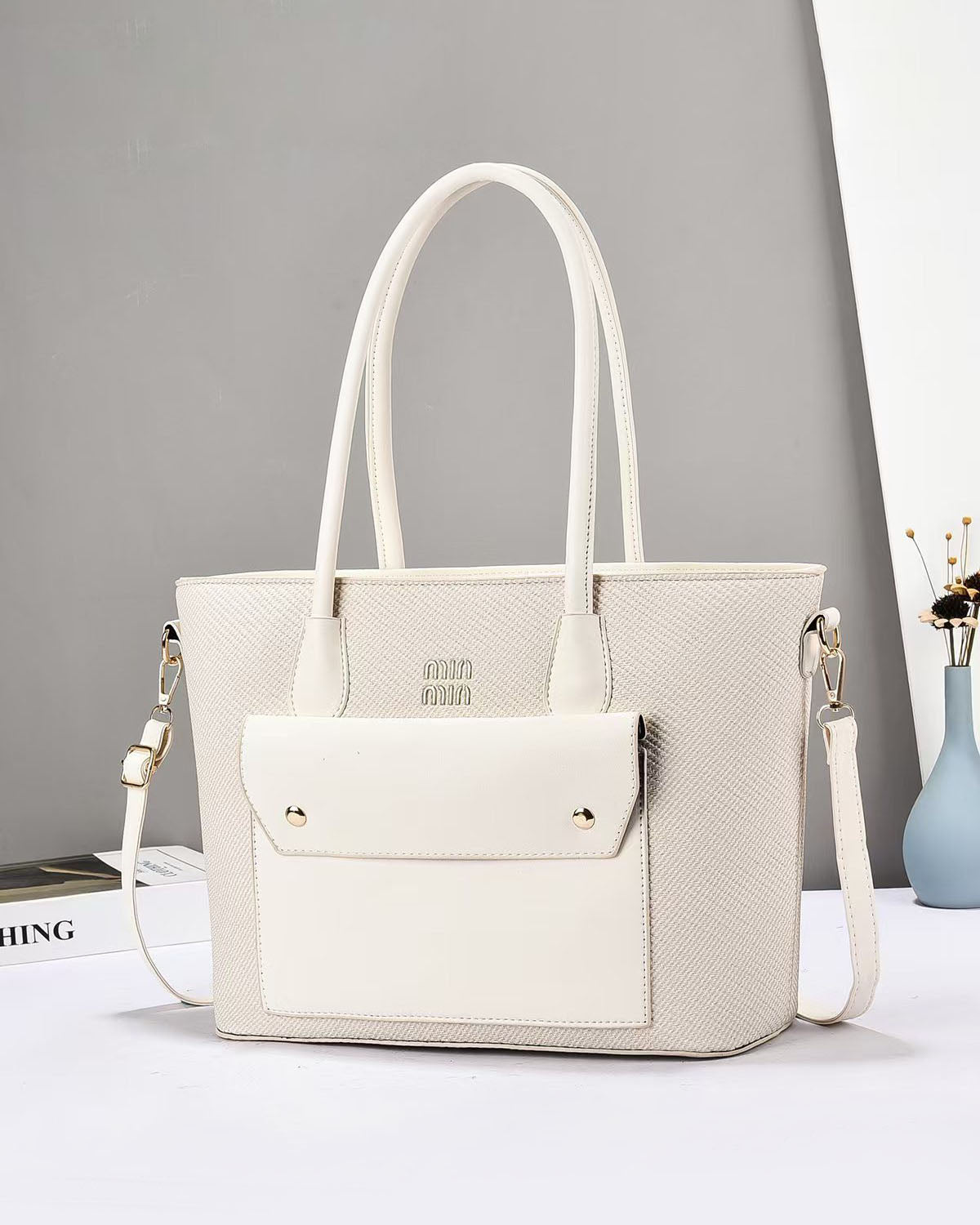 Cartera grande con bolsillo frontal
