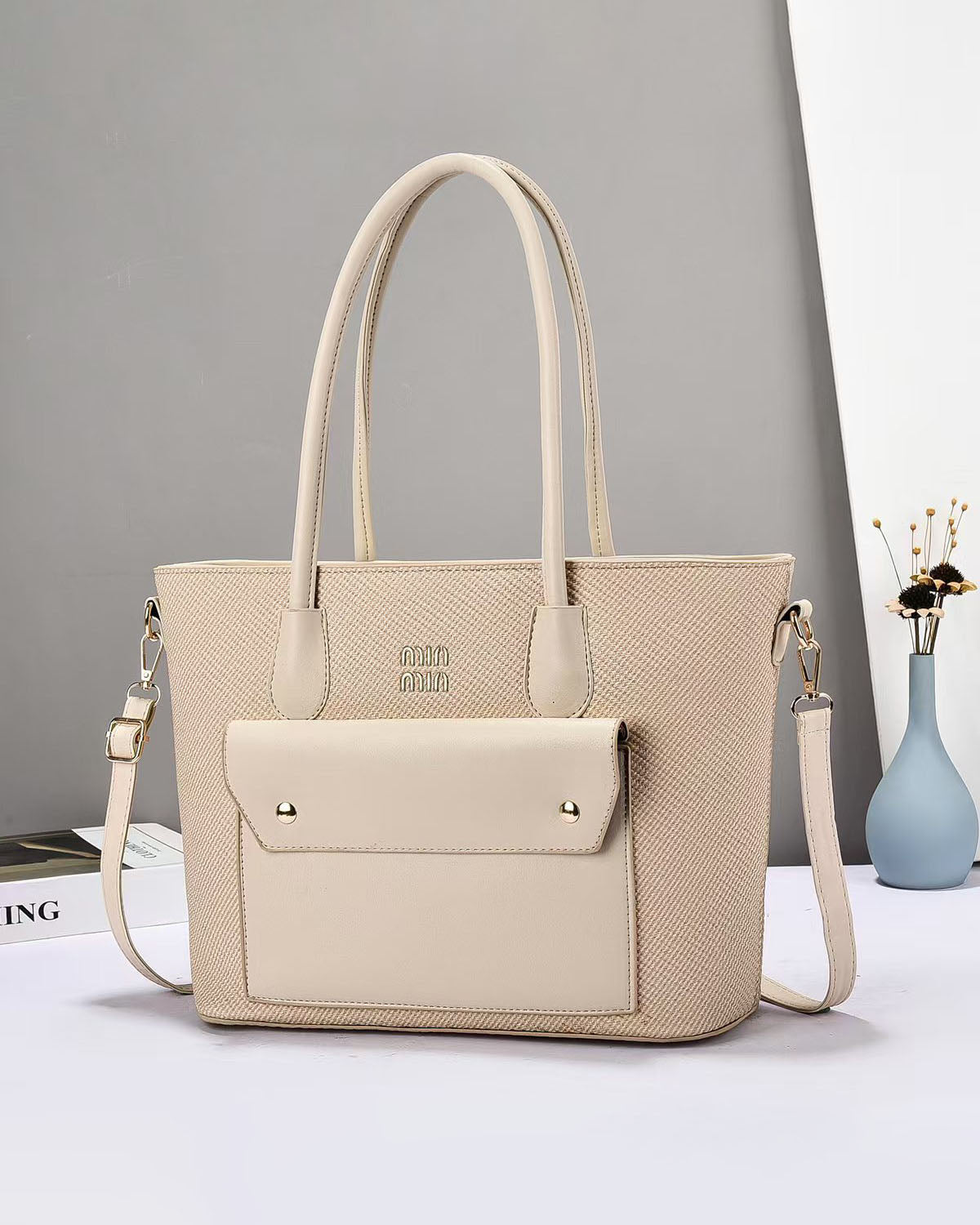 Cartera grande con bolsillo frontal