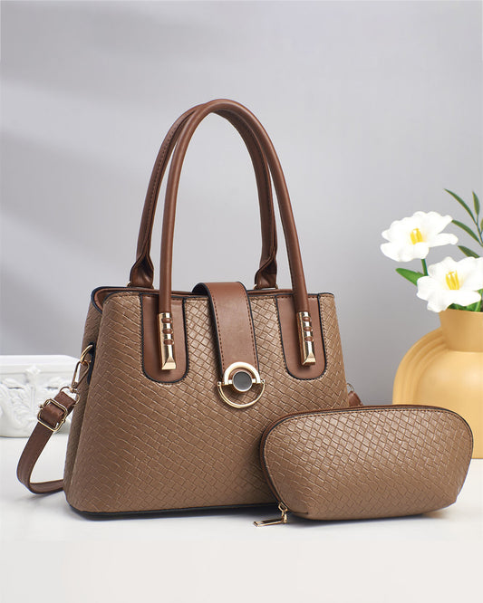 Cartera mediana con detalles en dorado