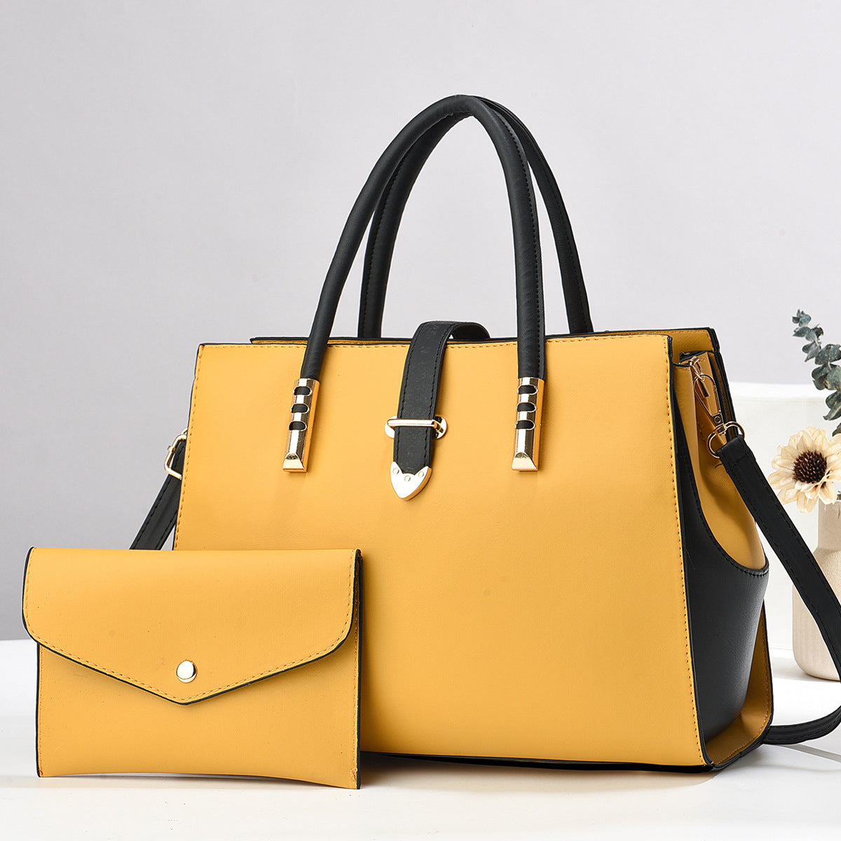 Cartera cuadrada espaciosa son sobre