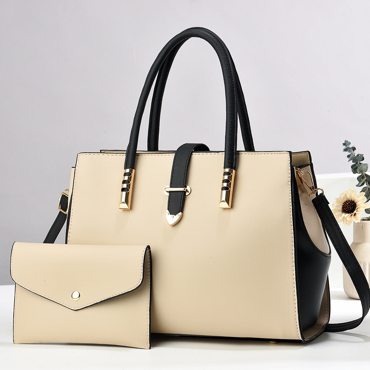 Cartera cuadrada espaciosa son sobre