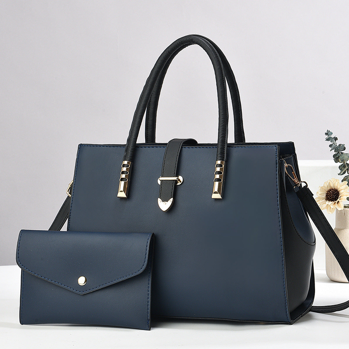 Cartera cuadrada espaciosa son sobre