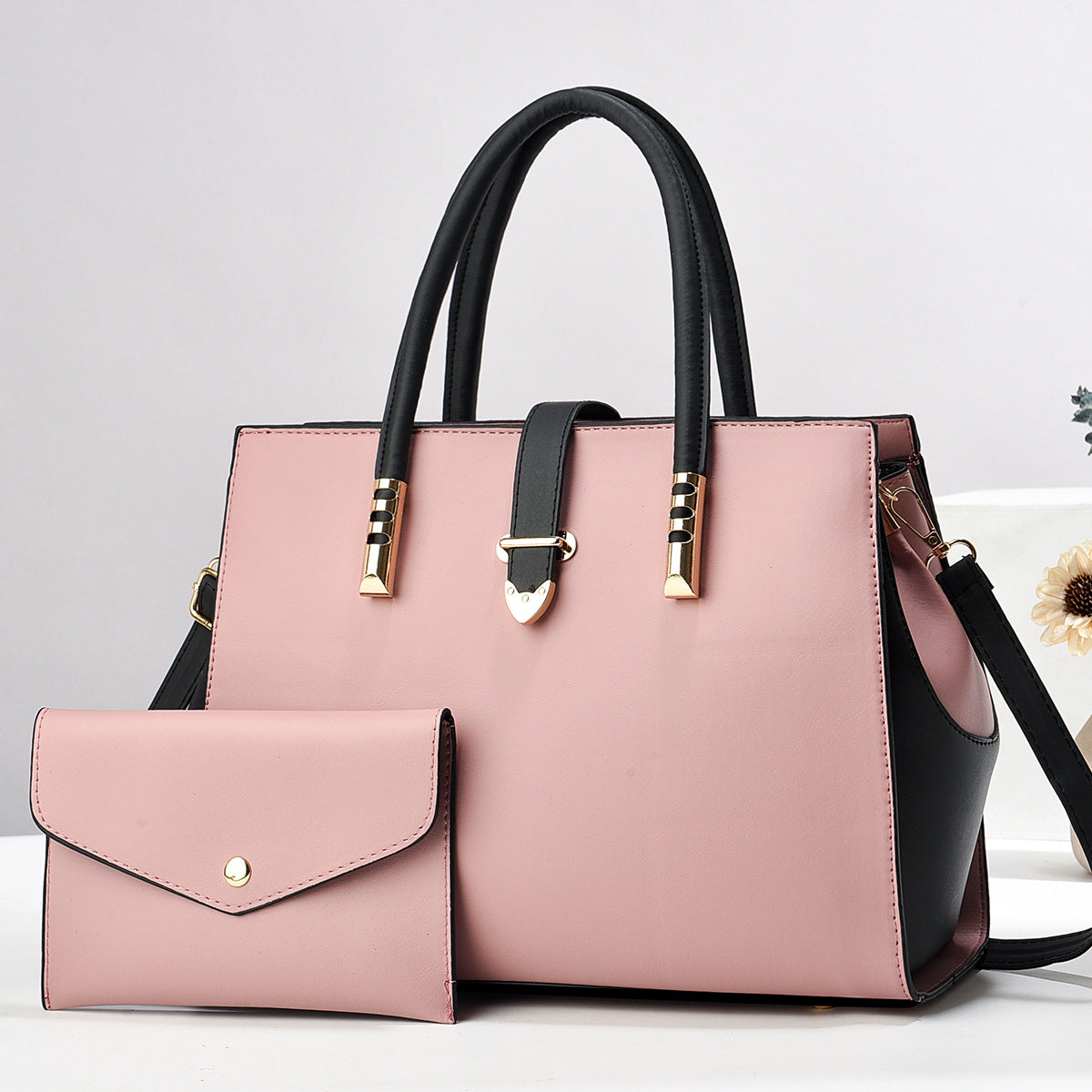 Cartera cuadrada espaciosa son sobre