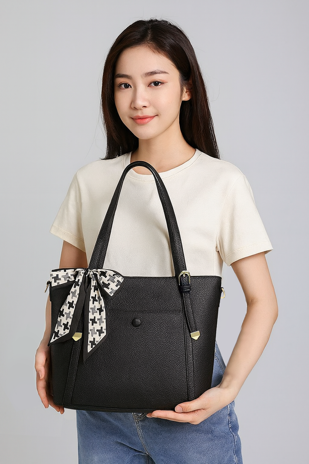 Cartera grande con bolsillo frontal y bufanda decorativa