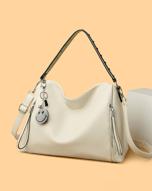 Cartera de Gran Capacidad con Colgante Sonriente – Modelo Suave y Moderno