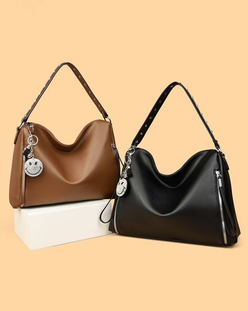 Cartera de Gran Capacidad con Colgante Sonriente – Modelo Suave y Moderno