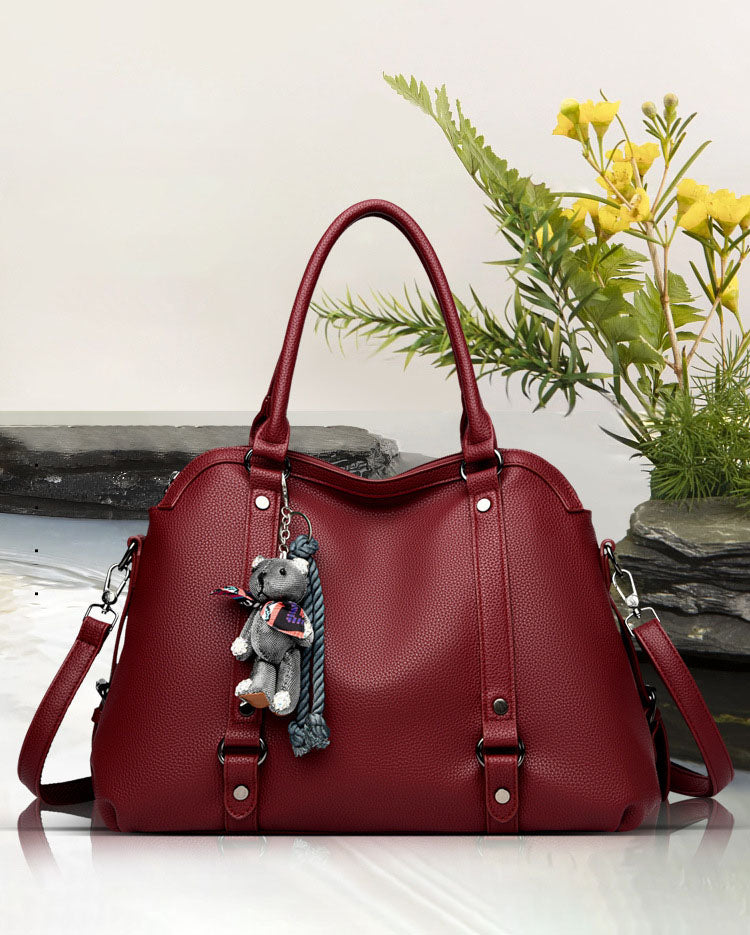 Bolso Mediano Suave de Tacto Liso, con Doble Asa, con Cierre Principal y Muñeco Decorativo