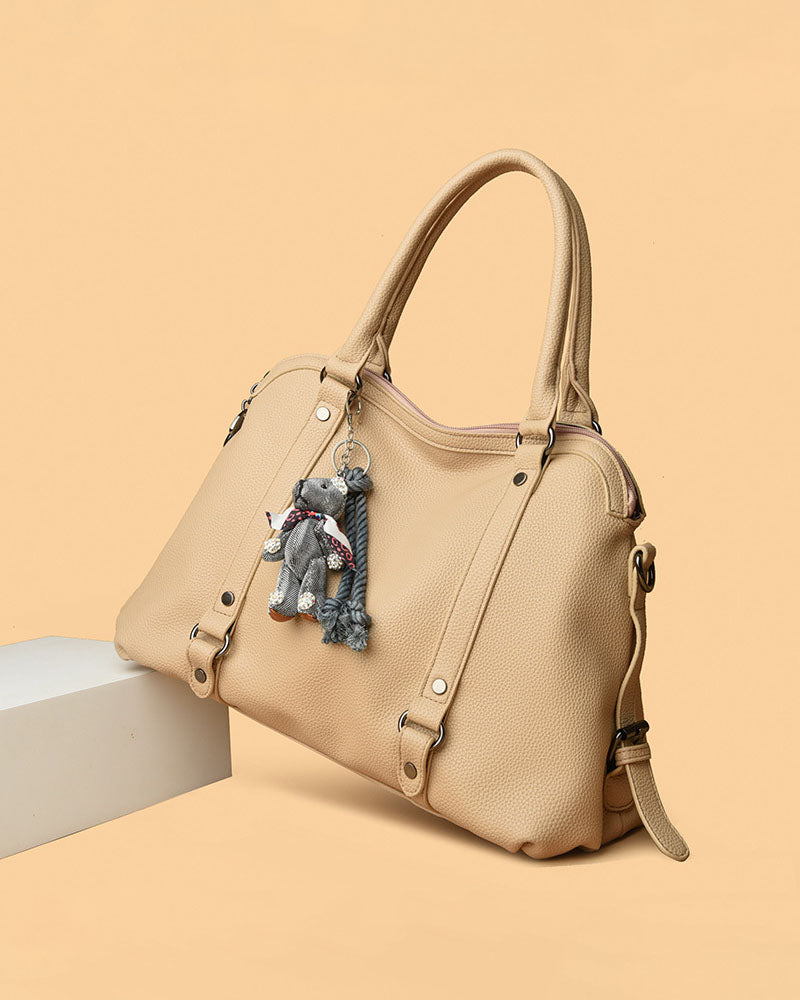 Bolso Mediano Suave de Tacto Liso, con Doble Asa, con Cierre Principal y Muñeco Decorativo