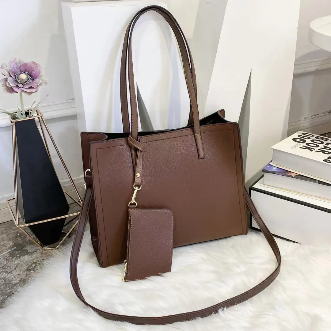 Bolso tipo cartera espaciosa