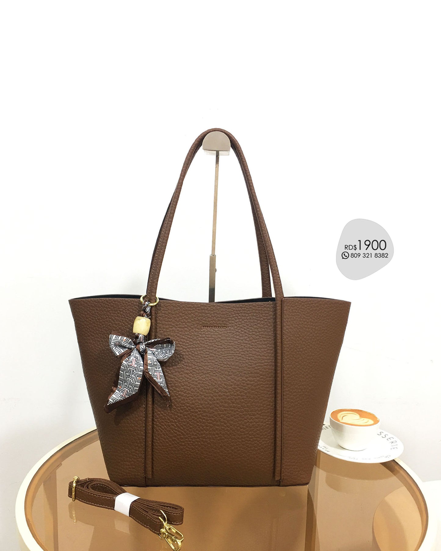 Cartera de Gran Capacidad con Pañuelo Decorativo – Diseño Suave y Espacioso, Interior con divisiones