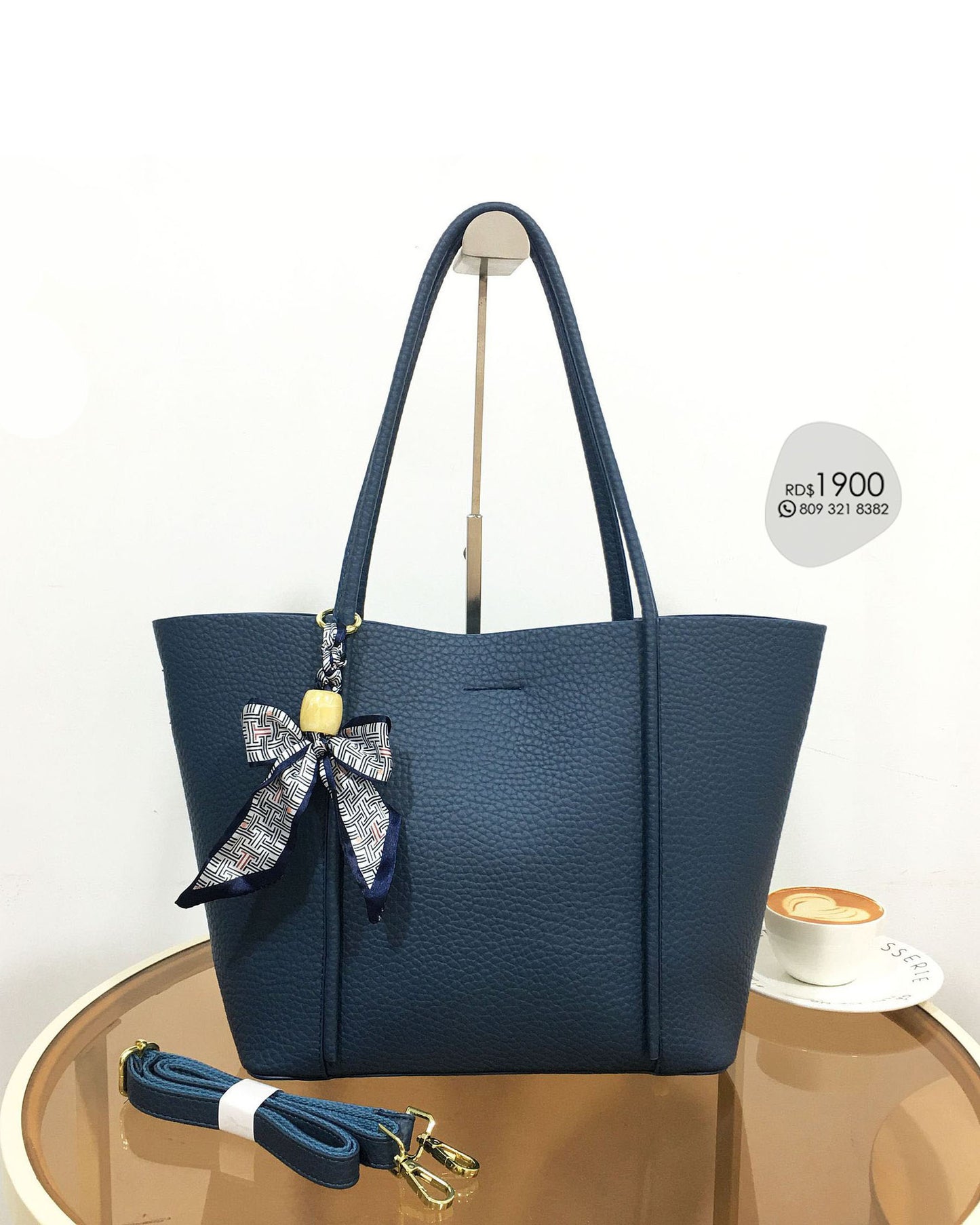 Cartera de Gran Capacidad con Pañuelo Decorativo – Diseño Suave y Espacioso, Interior con divisiones