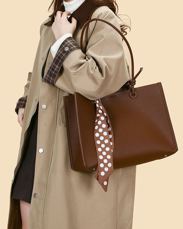 Cartera Tipo Tote de Asas Largas con Pañuelo Decorativo y Estuche Interno removible  – Diseño Texturizado y Práctico