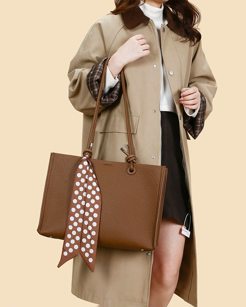 Cartera Tipo Tote de Asas Largas con Pañuelo Decorativo y Estuche Interno removible  – Diseño Texturizado y Práctico