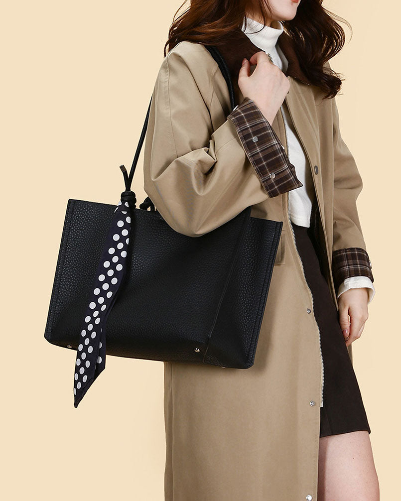 Cartera Tipo Tote de Asas Largas con Pañuelo Decorativo y Estuche Interno removible  – Diseño Texturizado y Práctico