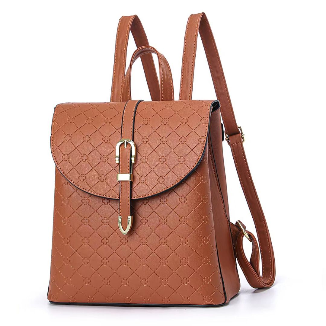 Oferta • Mochila mediana con detalles en dorado